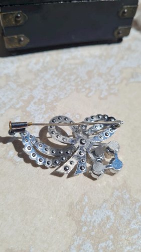 Broche  avec strass vintage