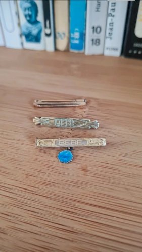 Broche Bebe art-déco, vierge Marie, plaqué or ( fix )- protection