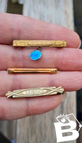 Broche Bebe art-déco, vierge Marie, plaqué or ( fix )- protection