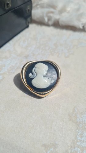 Broche camée vintage en forme de cœur