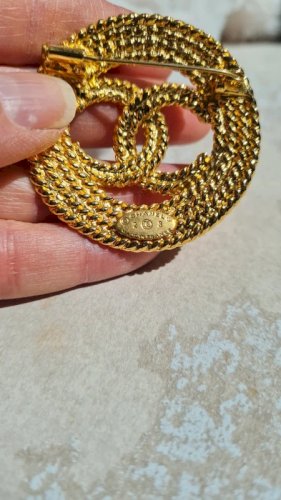 Broche chanel oversize