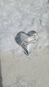 Broche Christian Lacroix vintage en forme de cœur, années 1990
