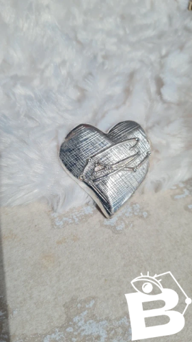 Broche Christian Lacroix vintage en forme de cœur, années 1990