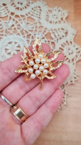 Broche créateur signée V.P.C.P. vintage