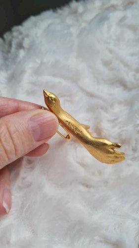 Broche dartiste en bronze doré ailes en forme de mains ( Menouha )