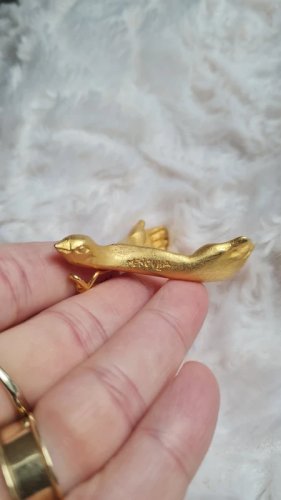 Broche dartiste en bronze doré ailes en forme de mains ( Menouha )