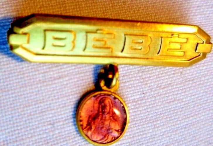 Broche de baptême Art Déco BEBE, métal doré et médaille rose Christ, poinçon