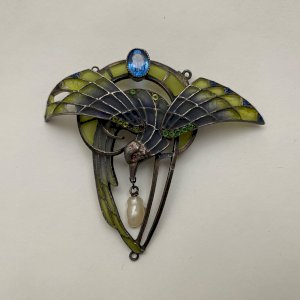 Broche décor d'aigle tenant une perle de culture 1900 Art Nouveau M3540