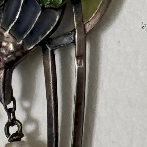 Broche décor d'aigle tenant une perle de culture 1900 Art Nouveau M3540