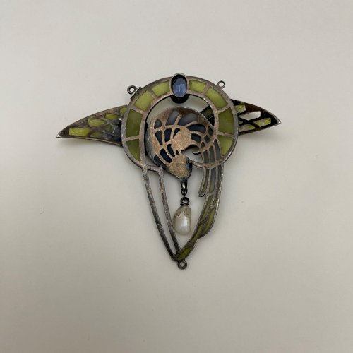 Broche décor d'aigle tenant une perle de culture 1900 Art Nouveau M3540
