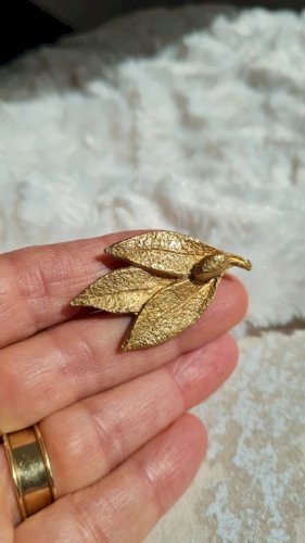 Broche Dorée feuilles doliver vintage