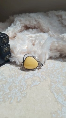 Broche en argent et ambre