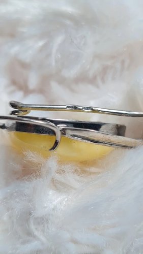 Broche en argent et ambre