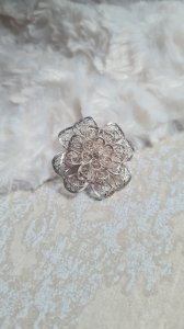 Broche en argent fleur en filigrane