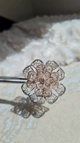 Broche en argent fleur en filigrane