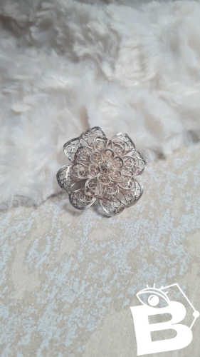 Broche en argent fleur en filigrane