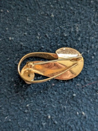 Broche en métal vintage