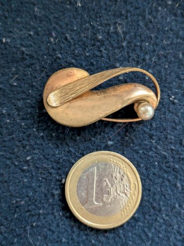 Broche en métal vintage