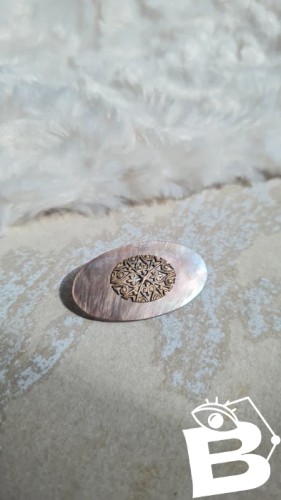 Broche en nacre ancienne 3,3 cm / 2 cm