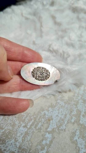 Broche en nacre ancienne 3,3 cm / 2 cm
