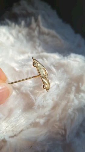 Broche - épingle plaqué or et saphir