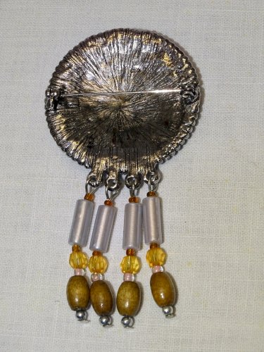 -BROCHE FANTAISIE VINTAGE avec CABOCHONS COULEUR BLEUE & ORANGE & 4 breloques  D