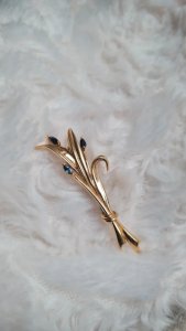 Vintage diamond brooch with rhinestones