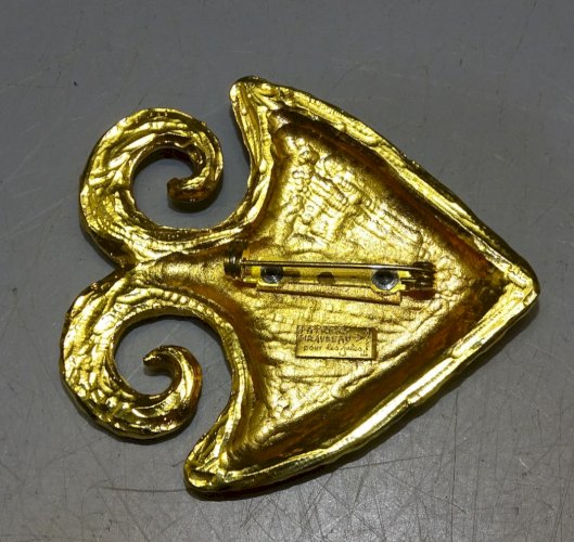 - BROCHE FORME POISSON Métal doré Marquée PATRICE GIRAUDEAU pour les Julies  D