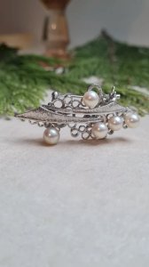 Geometric and graphic brooch 950SV