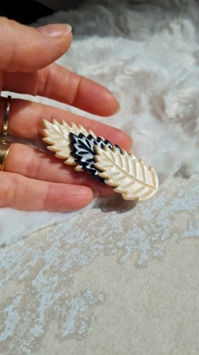 Broche Léa Stein ( feuilles )