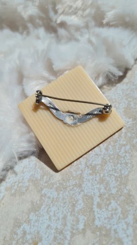 Broche Léa Stein