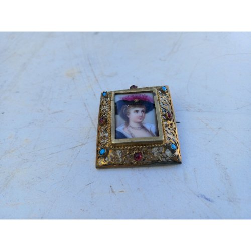 Broche Métal Doré , Porcelaine et Cabochons