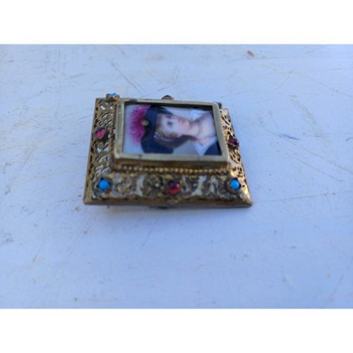 Broche Métal Doré , Porcelaine et Cabochons