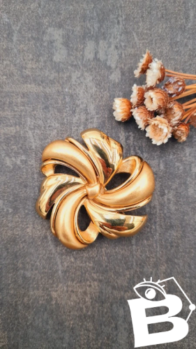 Broche Monet vintage doré en forme de fleur