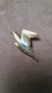 Seagull design golden brooch