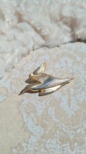 Seagull design gold brooch