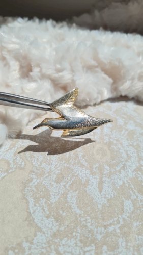 Broche mouette design doré
