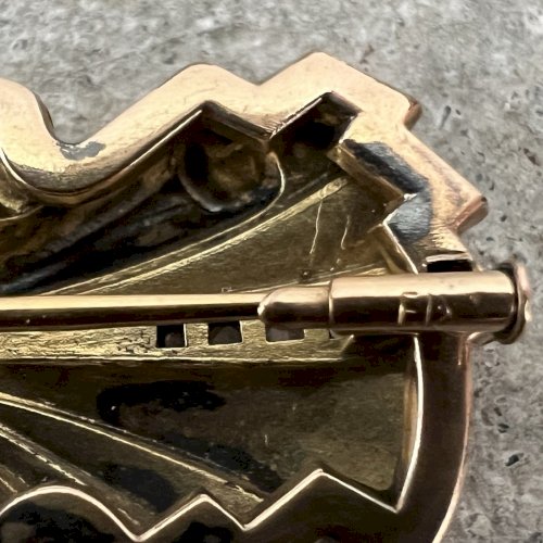 Broche plaqué or Estampillé Fix Art déco 1925 ancien vintage bijoux d’époque