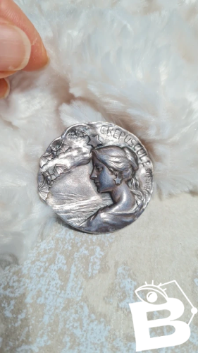 Broche Rare Art Nouveau Crépuscule signée Armand Bargas en métal argenté