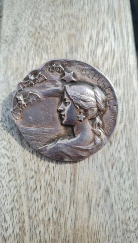 Broche Rare Art Nouveau Crépuscule signée Armand Bargas en métal argenté