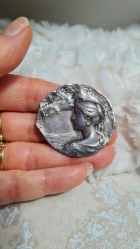 Broche Rare Art Nouveau Crépuscule signée Armand Bargas en métal argenté