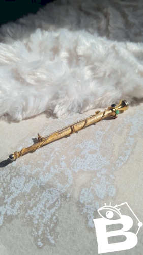 Broche sceptre doré vintage et pierre en verre