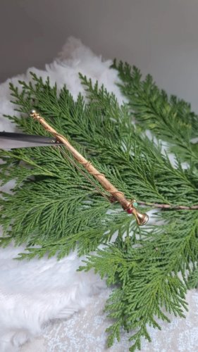 Broche sceptre doré vintage et pierre en verre