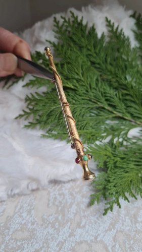 Broche sceptre doré vintage et pierre en verre