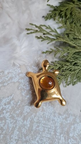 Broche tortue Inès de la Fressange