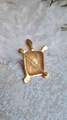 Broche tortue Inès de la Fressange