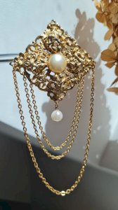 Broche vintage ajourée style victorien