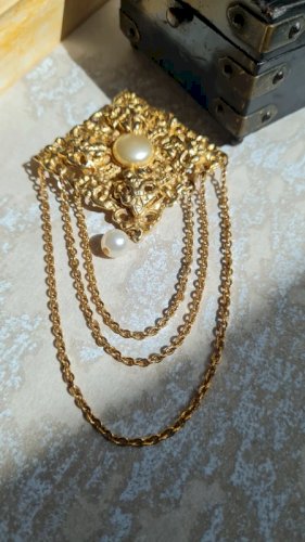 Broche vintage ajourée style victorien