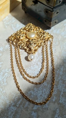 Broche vintage ajourée style victorien