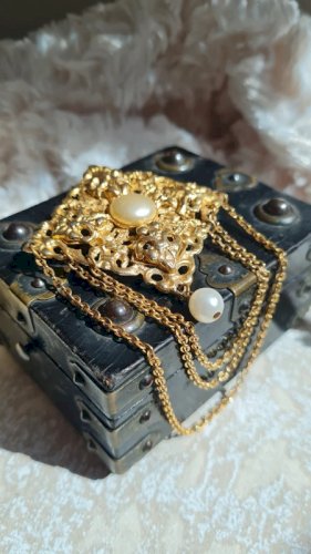 Broche vintage ajourée style victorien